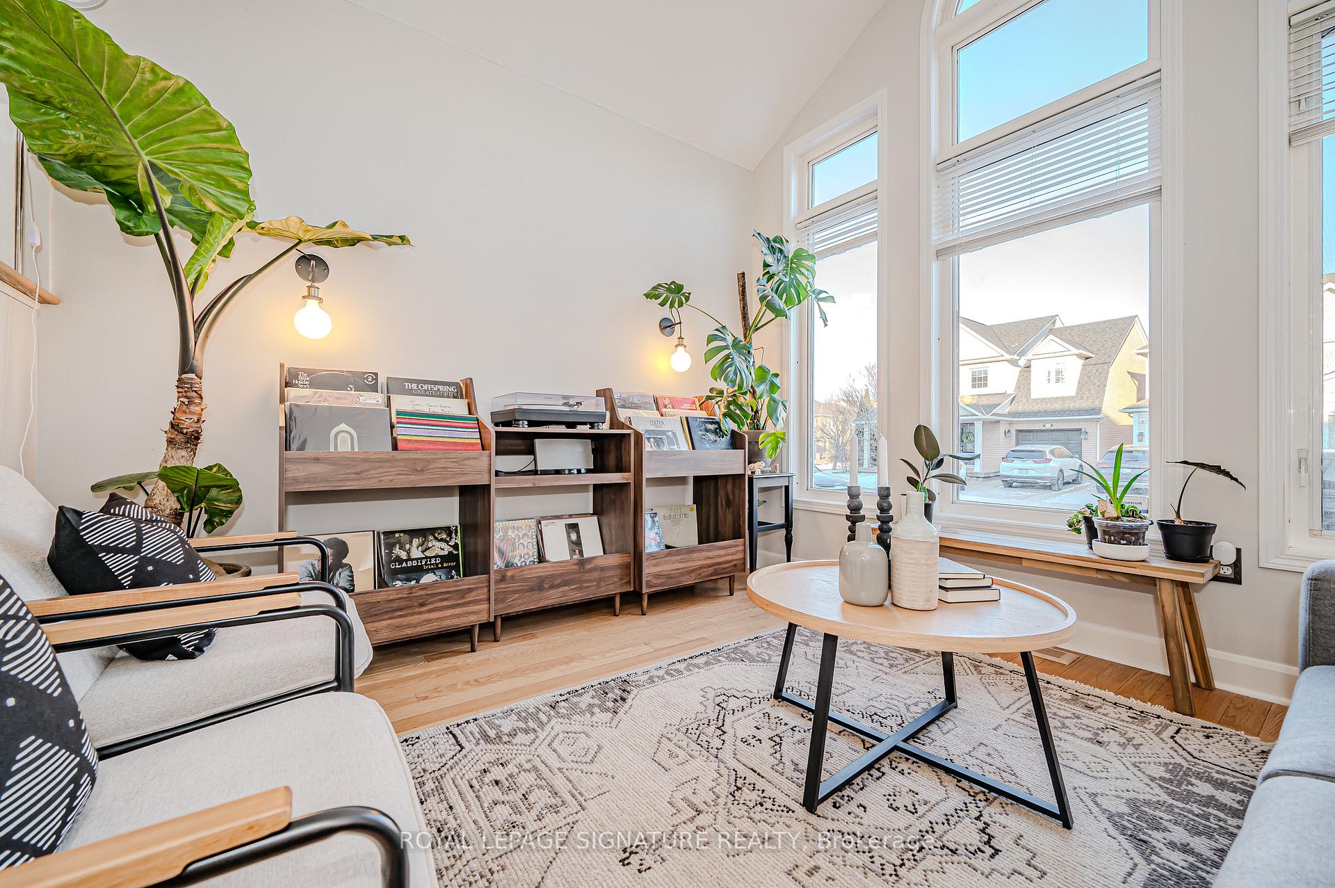 Photo 4 of 5136 Oakley Drive, Burlington, Orchard — HOMEH