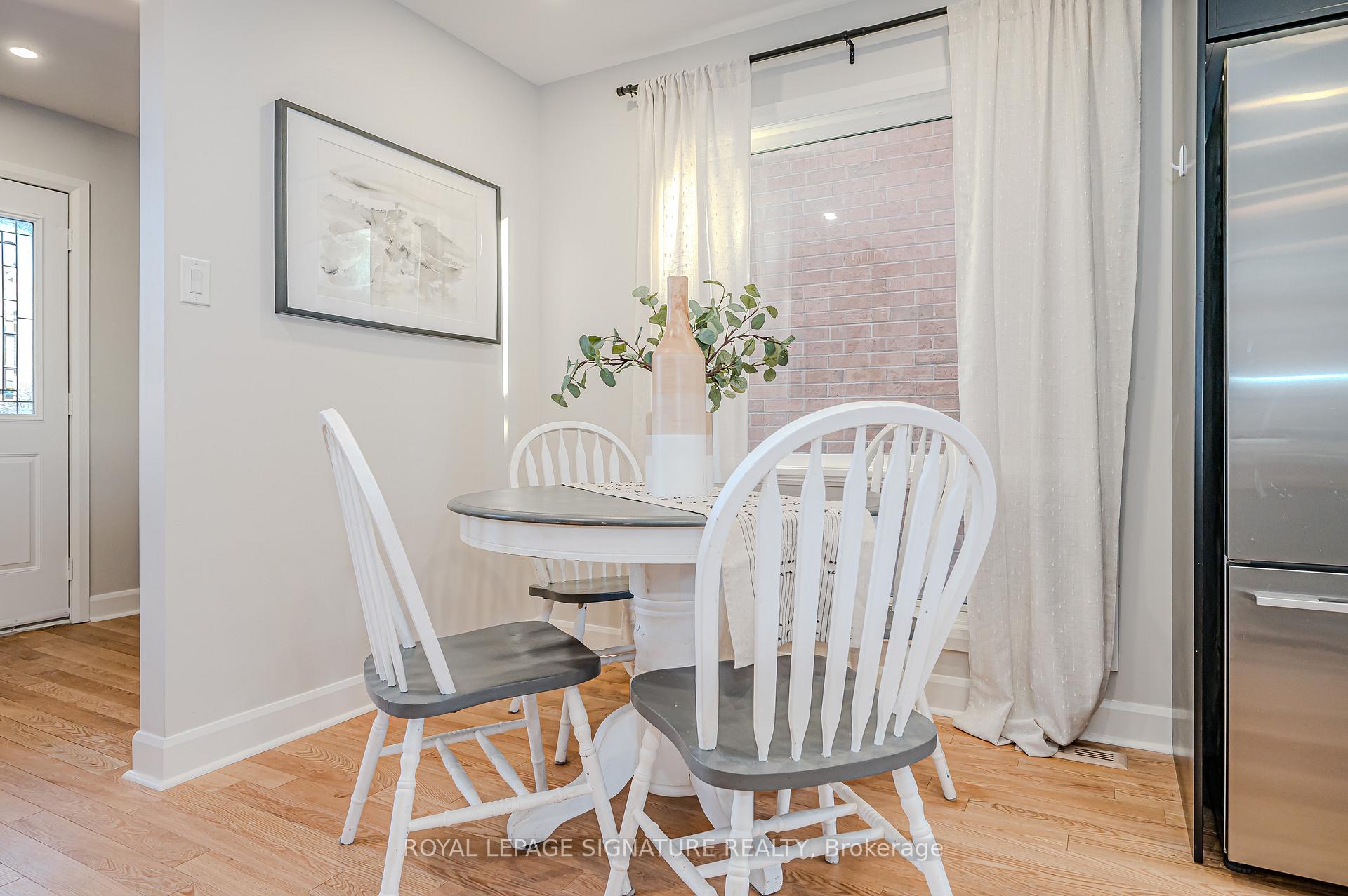 Photo 5 of 5136 Oakley Drive, Burlington, Orchard — HOMEH