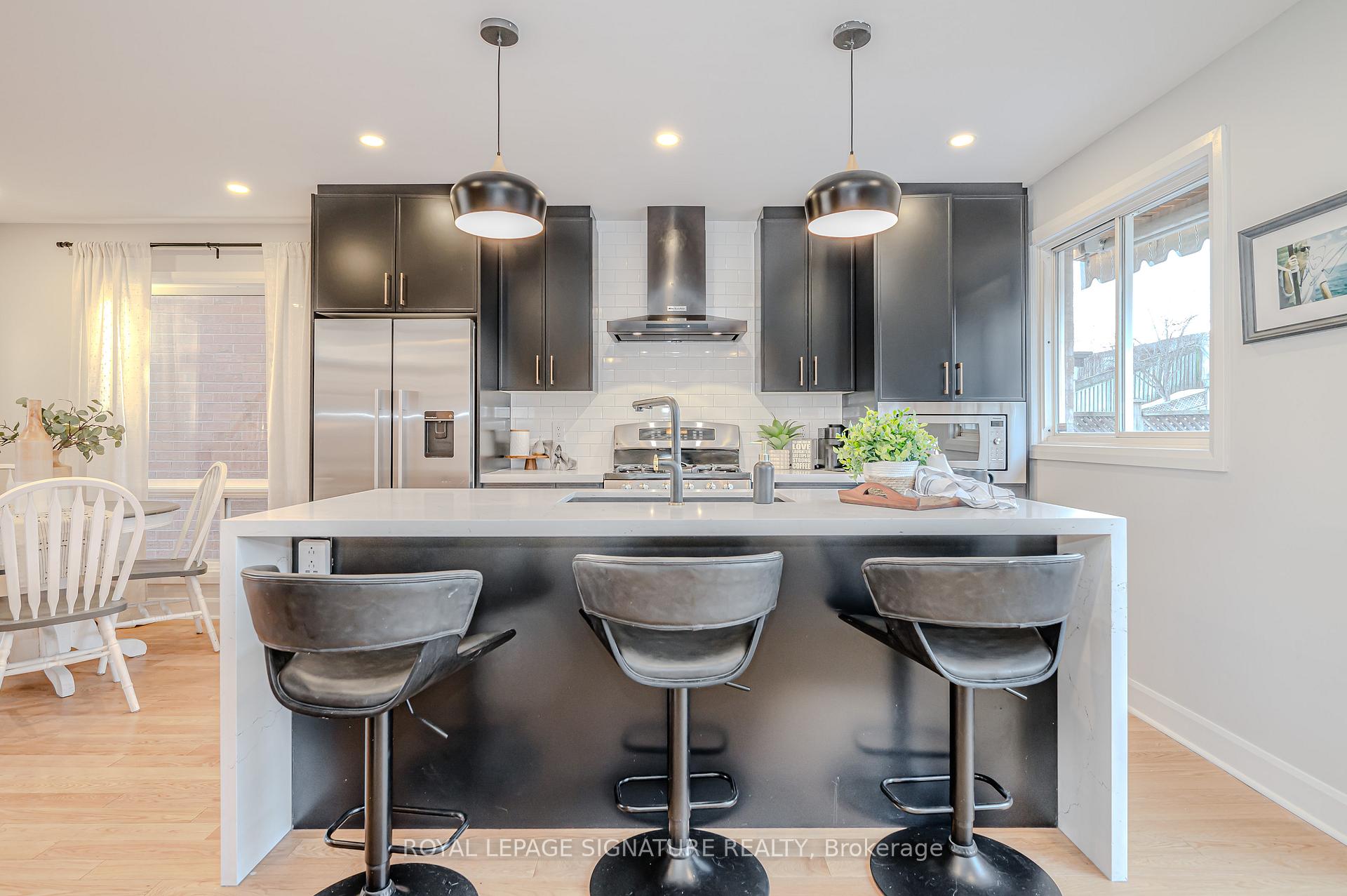 Photo 7 of 5136 Oakley Drive, Burlington, Orchard — HOMEH