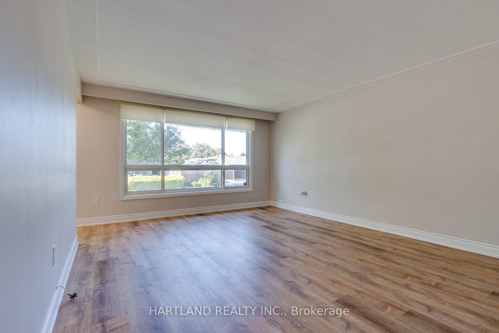 Photo 4 of 11 Maitland Avenue, Hamilton, Greeningdon — HOMEH