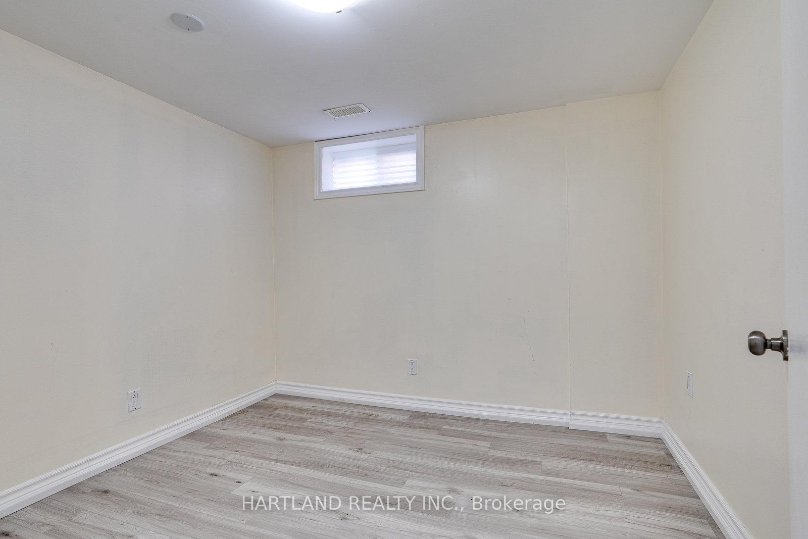 Photo 17 of 11 Maitland Avenue, Hamilton, Greeningdon — HOMEH