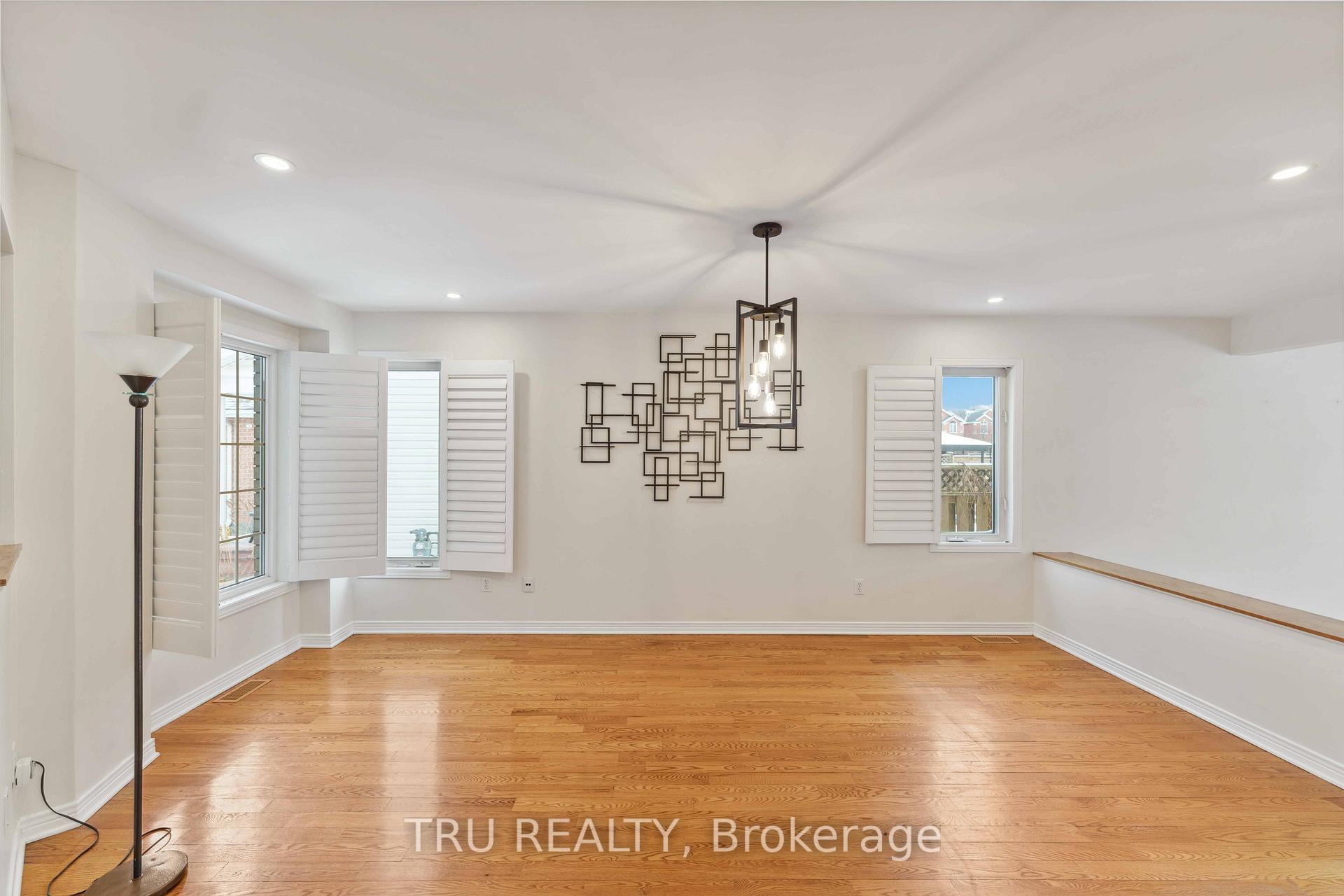 Photo 2 of 18 Sutcliffe Terrace, Ottawa, Barrhaven - Longfields — HOMEH