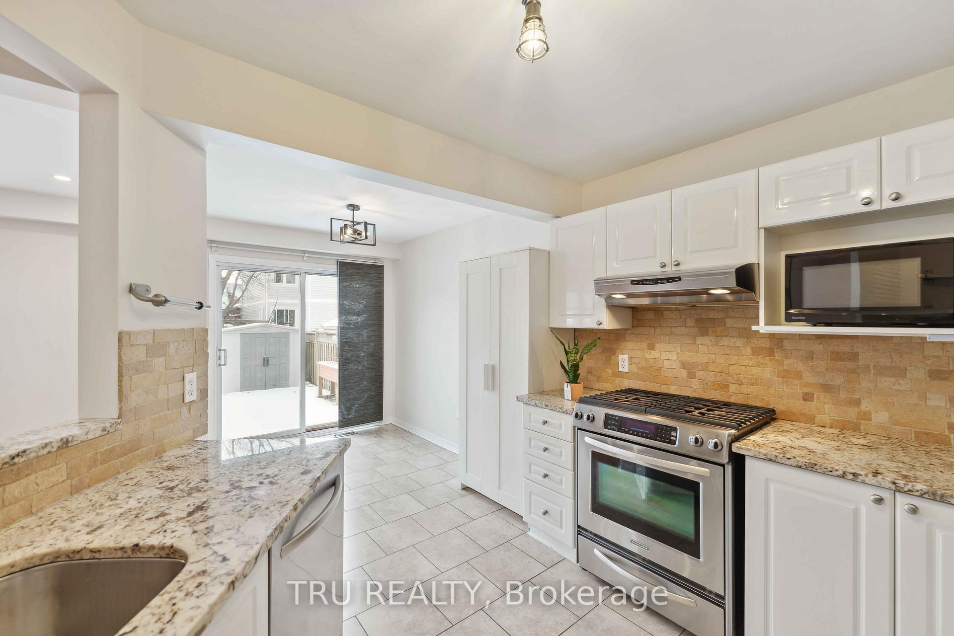 Photo 13 of 18 Sutcliffe Terrace, Ottawa, Barrhaven - Longfields — HOMEH