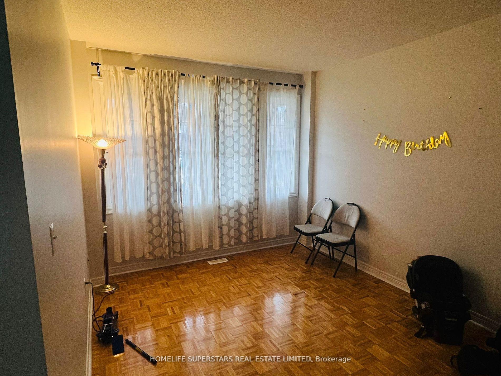 Photo 2 of 8 Nomad Crescent, Brampton, Bram West — HOMEH