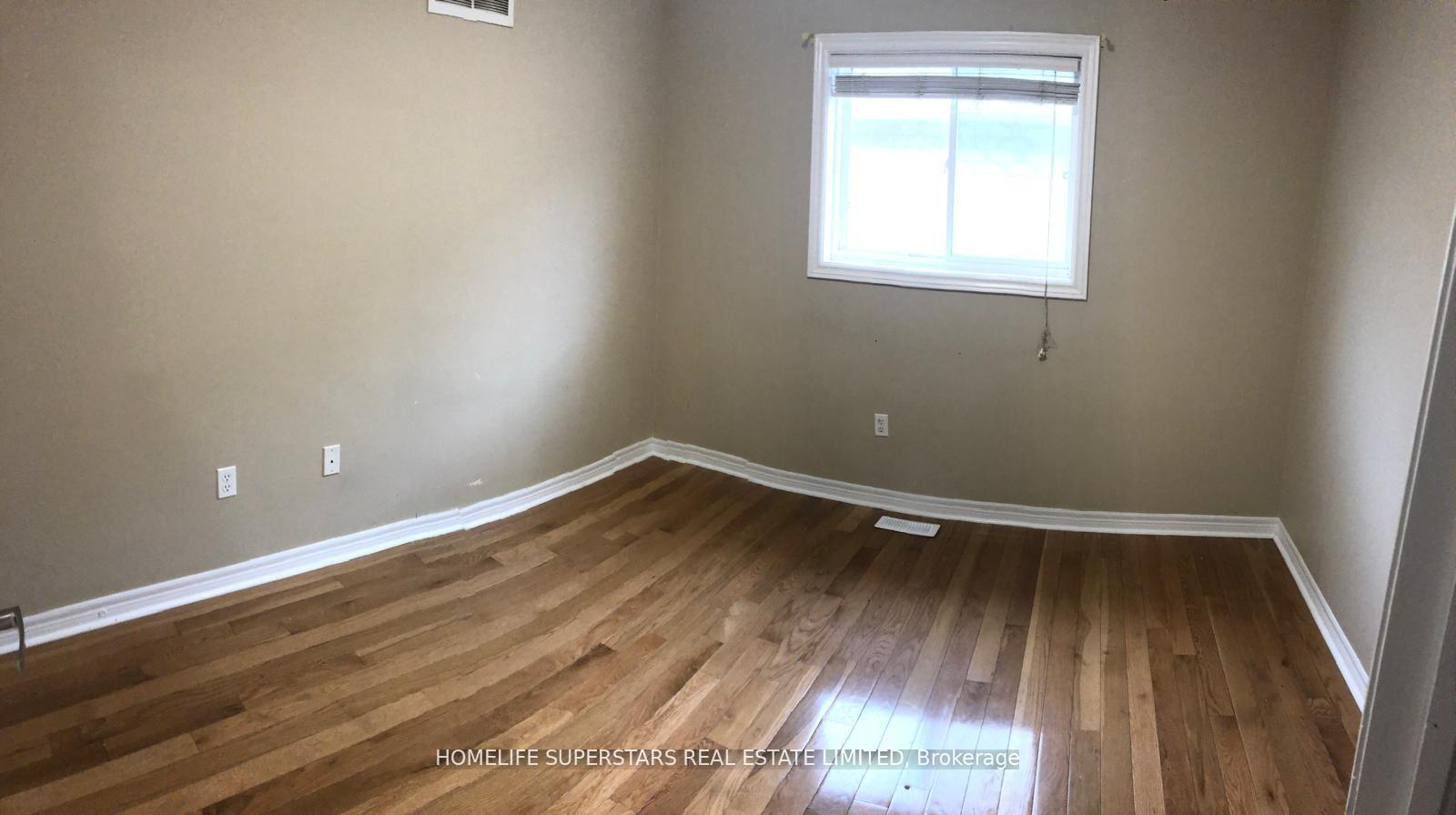 Photo 9 of 8 Nomad Crescent, Brampton, Bram West — HOMEH