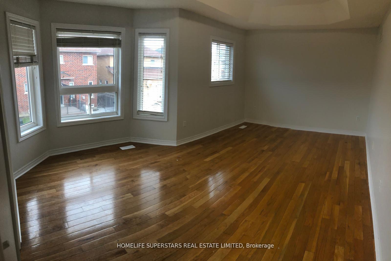 Photo 11 of 8 Nomad Crescent, Brampton, Bram West — HOMEH