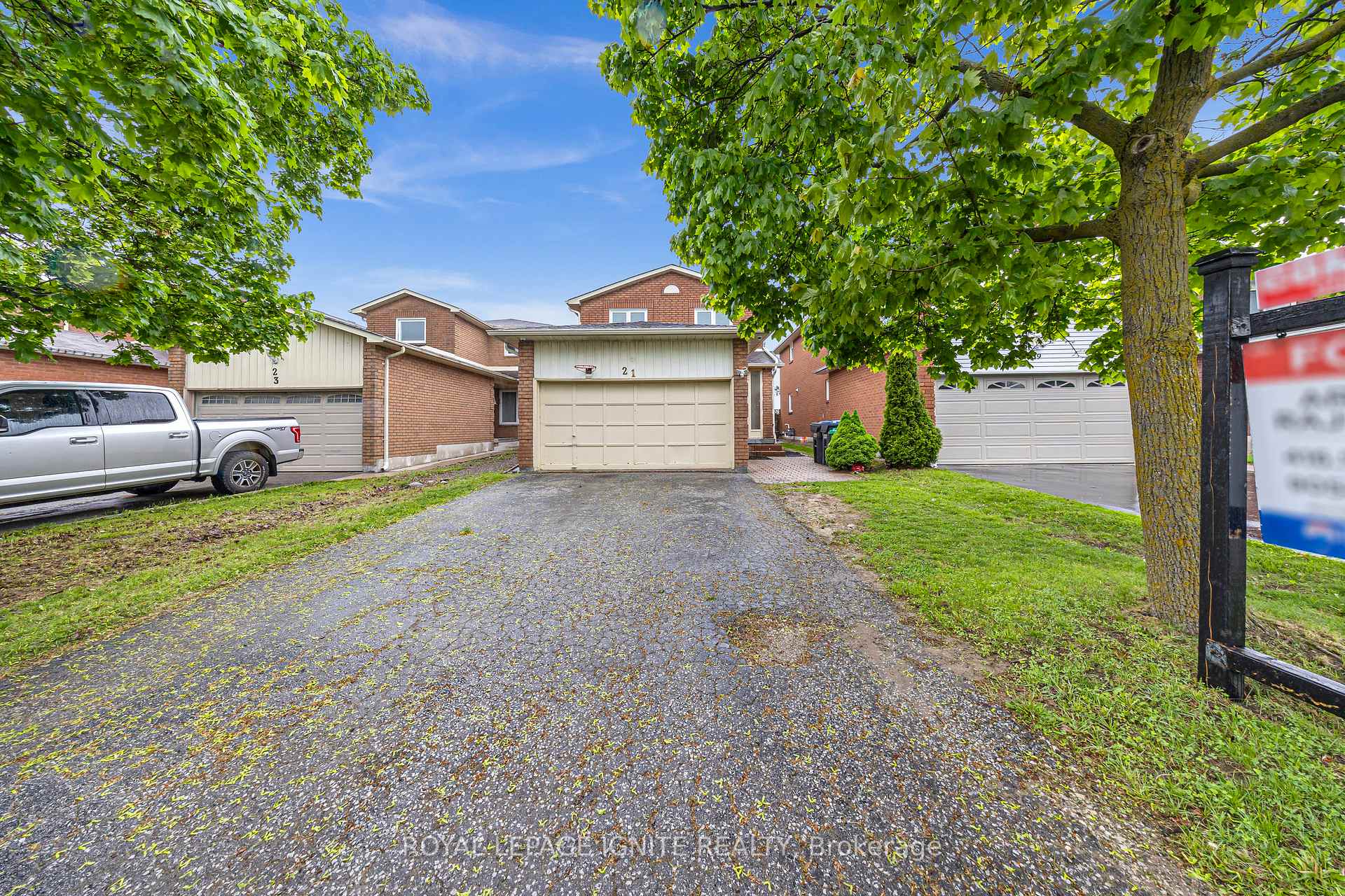 Photo 1 of 21 Toba Crescent, Brampton, Heart Lake East — HOMEH