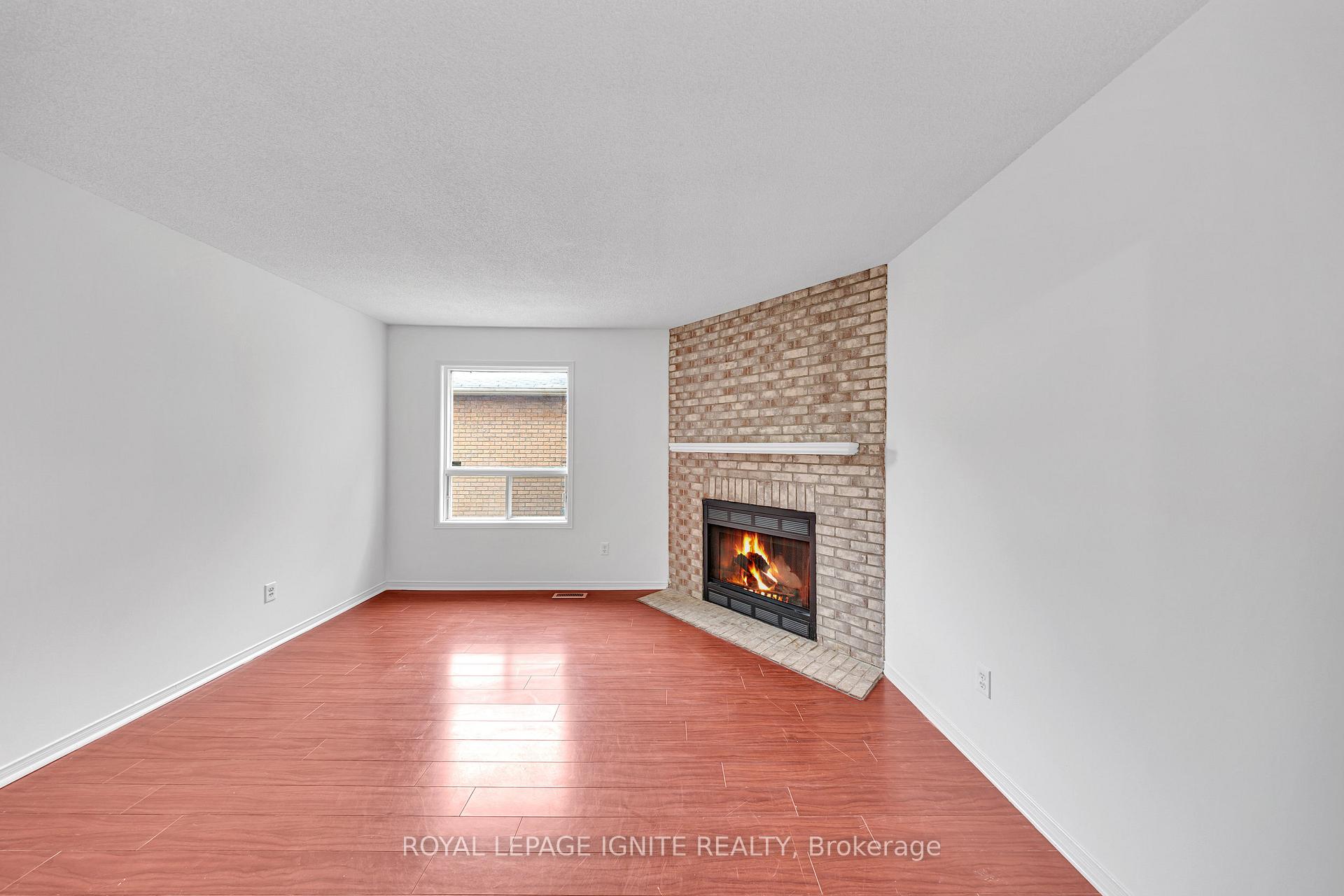 Photo 7 of 21 Toba Crescent, Brampton, Heart Lake East — HOMEH