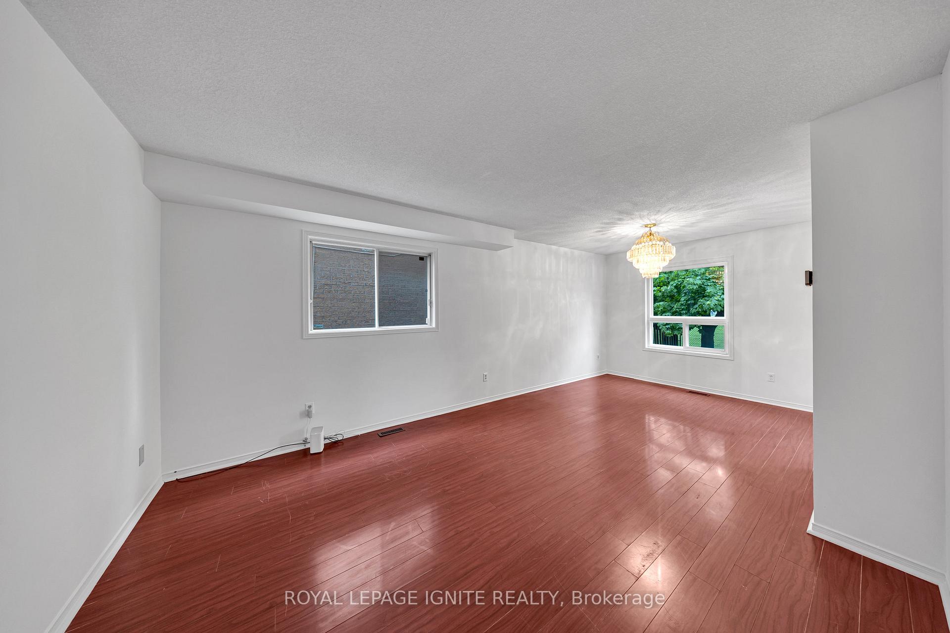 Photo 8 of 21 Toba Crescent, Brampton, Heart Lake East — HOMEH