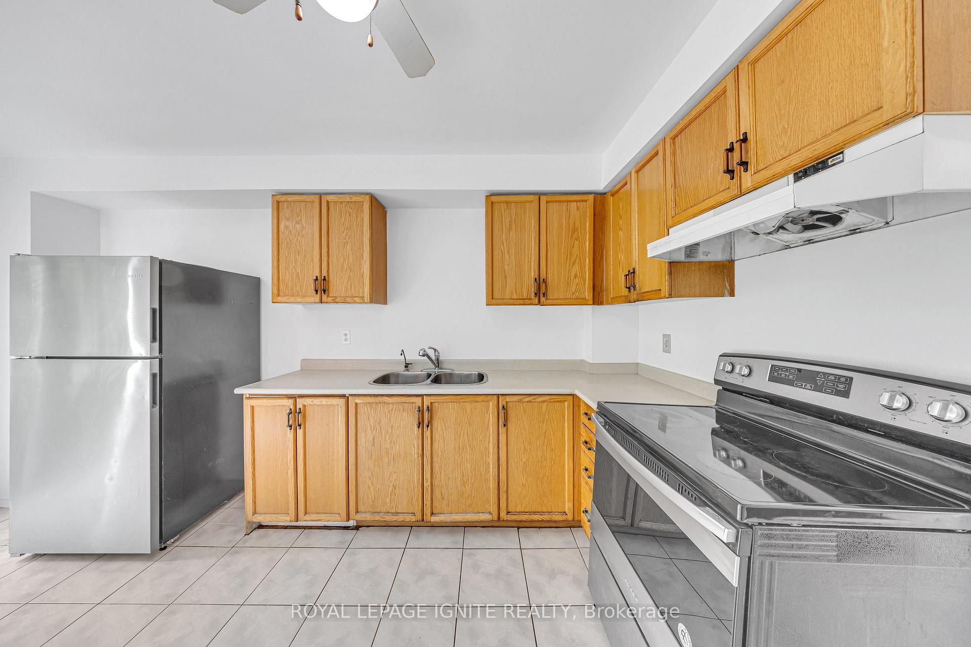 Photo 15 of 21 Toba Crescent, Brampton, Heart Lake East — HOMEH