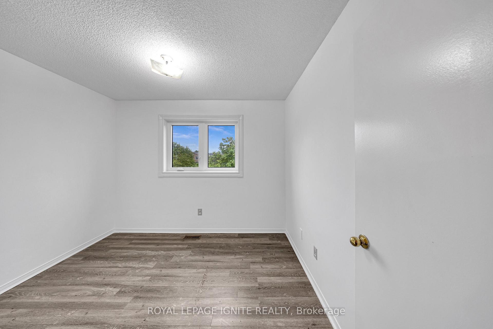 Photo 18 of 21 Toba Crescent, Brampton, Heart Lake East — HOMEH