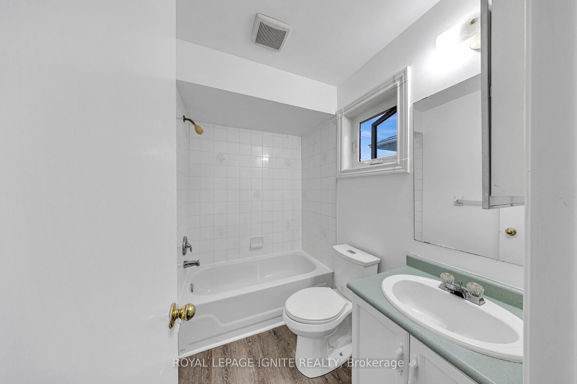 Photo 22 of 21 Toba Crescent, Brampton, Heart Lake East — HOMEH