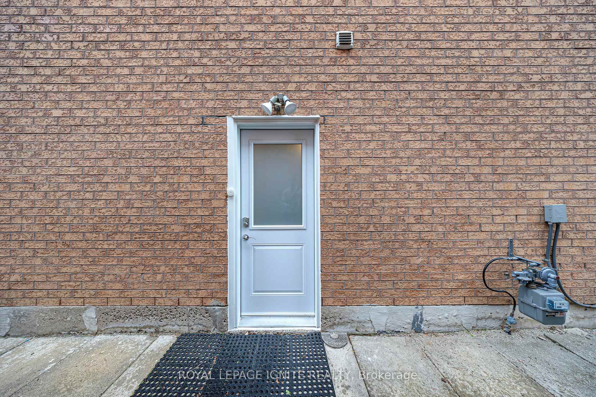 Photo 30 of 21 Toba Crescent, Brampton, Heart Lake East — HOMEH