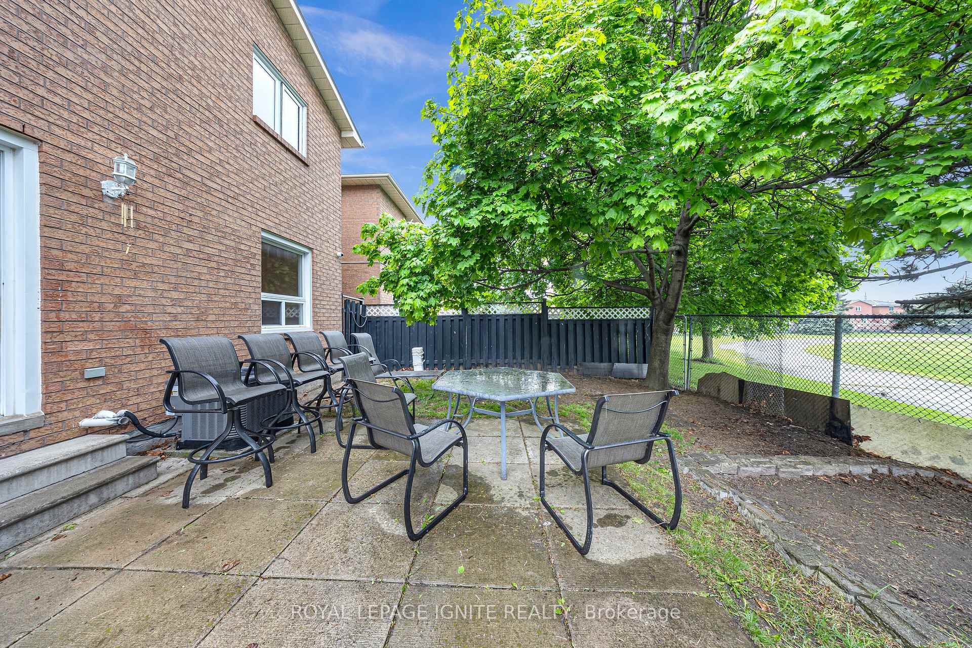 Photo 31 of 21 Toba Crescent, Brampton, Heart Lake East — HOMEH