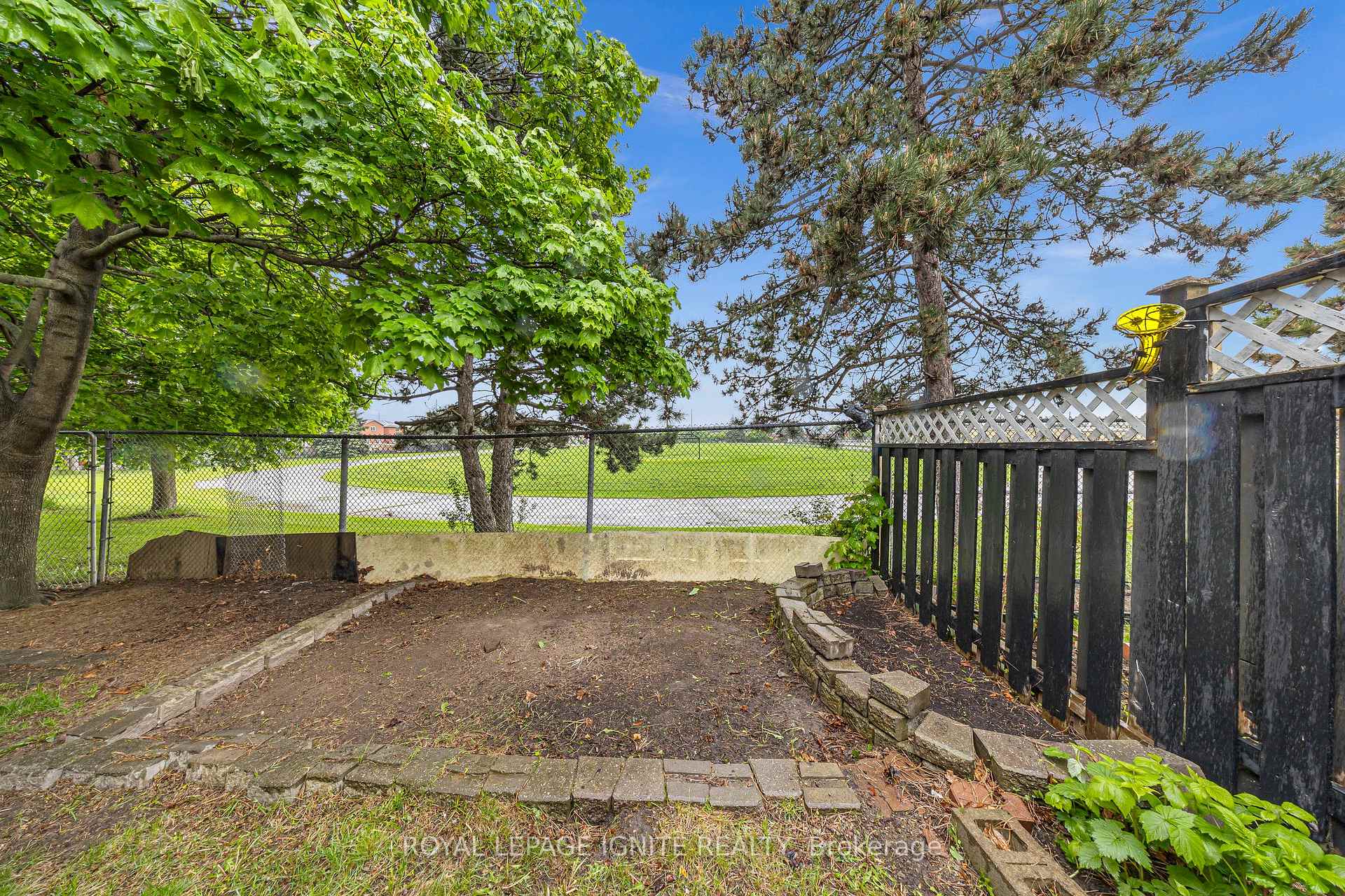 Photo 32 of 21 Toba Crescent, Brampton, Heart Lake East — HOMEH
