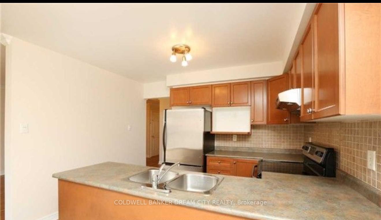Photo 3 of (Upper) 123 Woodvalley Drive, Brampton, Fletcher's Meadow — HOMEH
