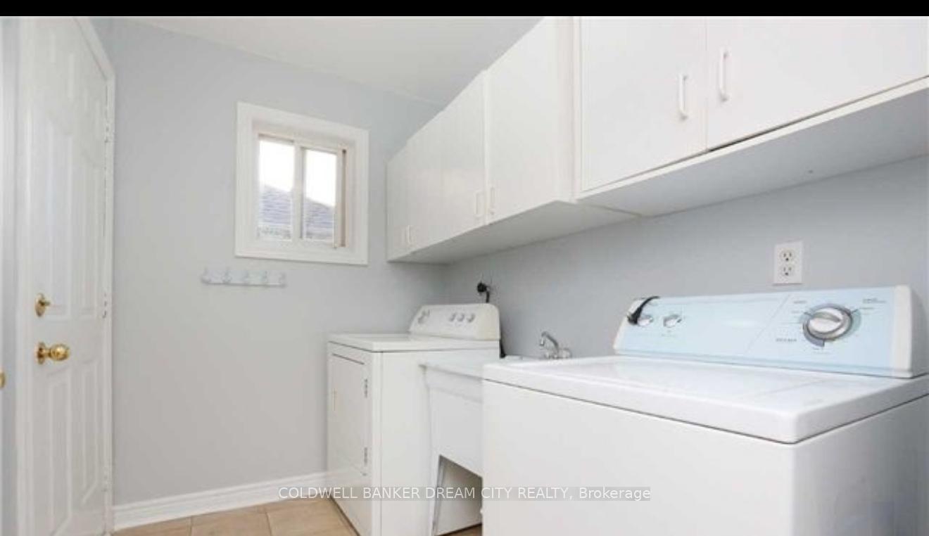 Photo 7 of (Upper) 123 Woodvalley Drive, Brampton, Fletcher's Meadow — HOMEH