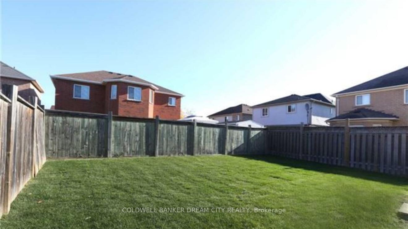 Photo 8 of (Upper) 123 Woodvalley Drive, Brampton, Fletcher's Meadow — HOMEH