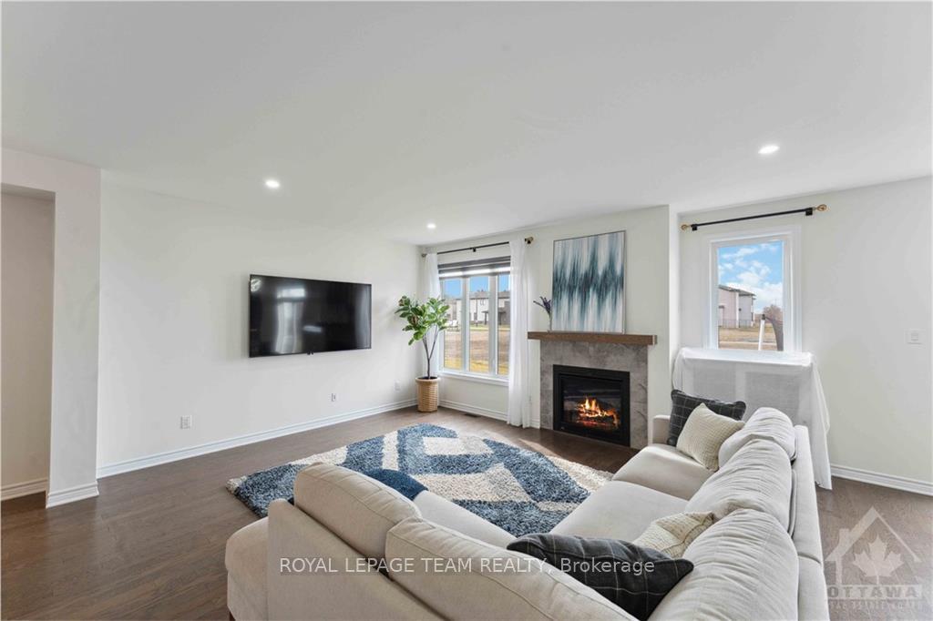 Photo 5 of 19 Tolchaco Court, Ottawa, Barrhaven - Half Moon Bay — HOMEH