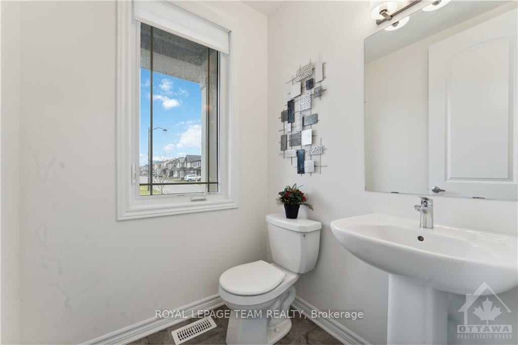 Photo 29 of 19 Tolchaco Court, Ottawa, Barrhaven - Half Moon Bay — HOMEH