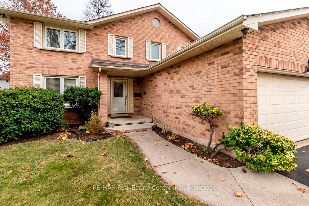 Photo 1 of 2031 Headon Forest Drive, Burlington, Headon — HOMEH