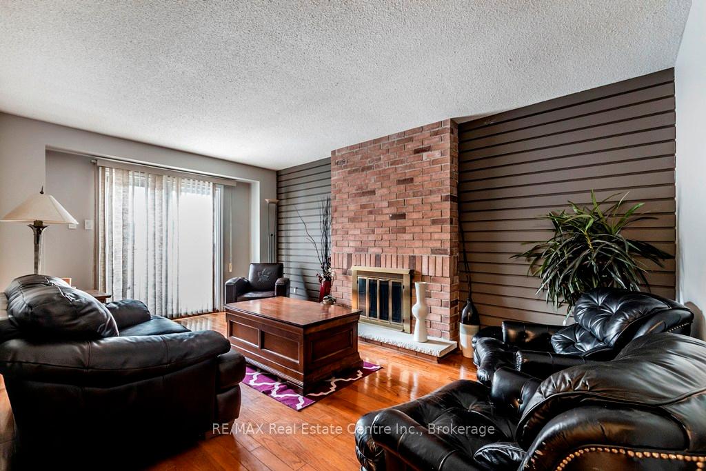 Photo 2 of 2031 Headon Forest Drive, Burlington, Headon — HOMEH