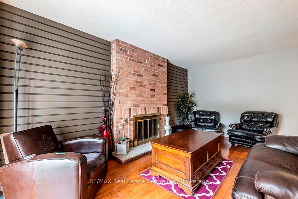 Photo 3 of 2031 Headon Forest Drive, Burlington, Headon — HOMEH
