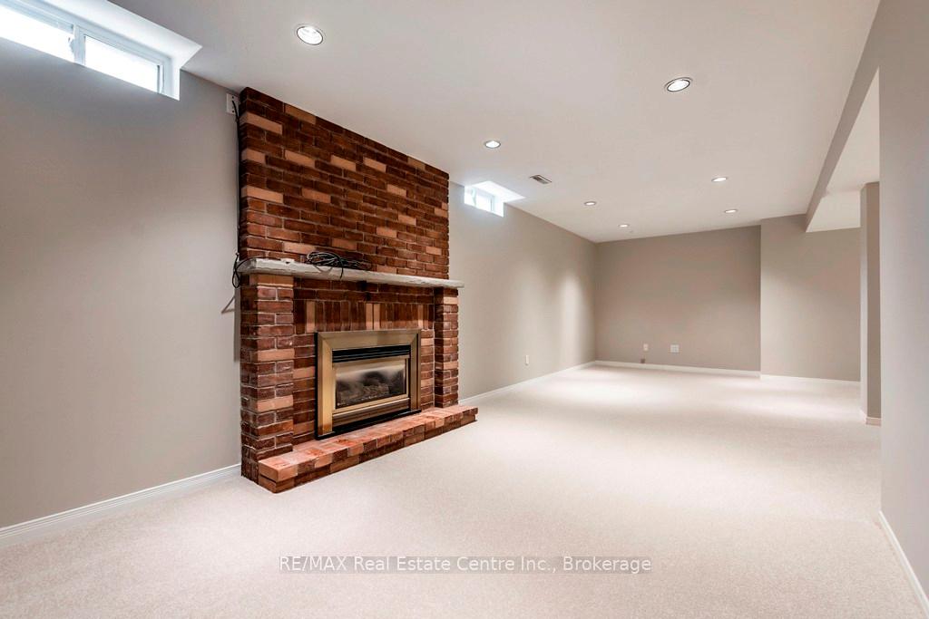 Photo 13 of 2031 Headon Forest Drive, Burlington, Headon — HOMEH
