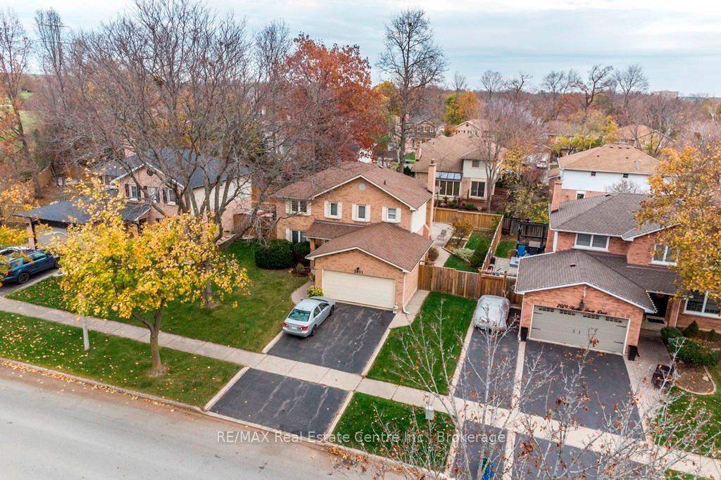 Photo 15 of 2031 Headon Forest Drive, Burlington, Headon — HOMEH