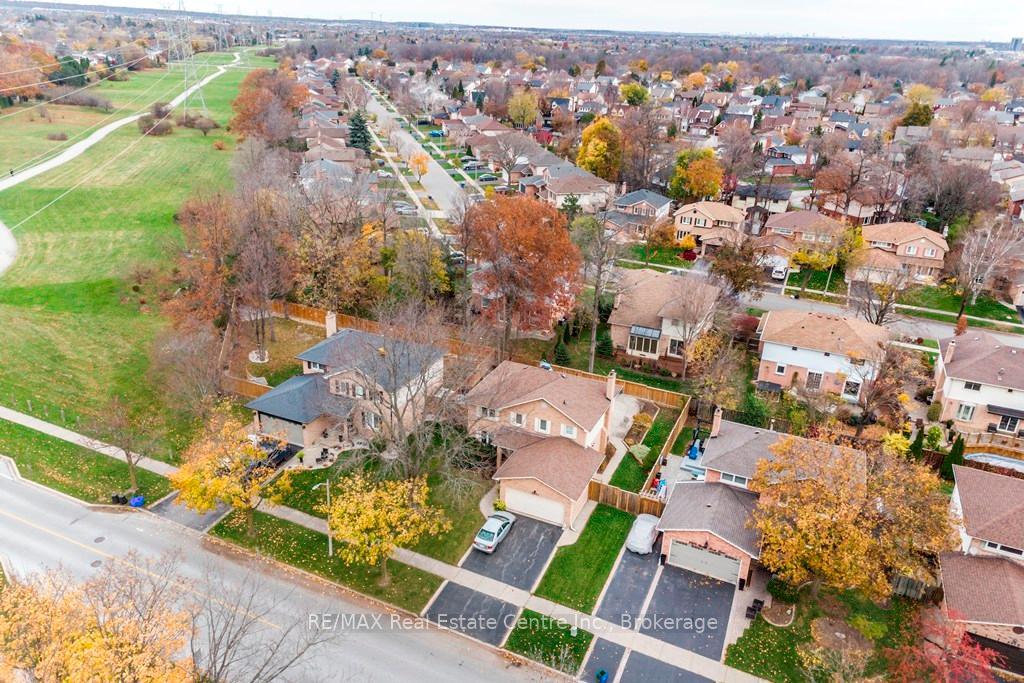 Photo 16 of 2031 Headon Forest Drive, Burlington, Headon — HOMEH