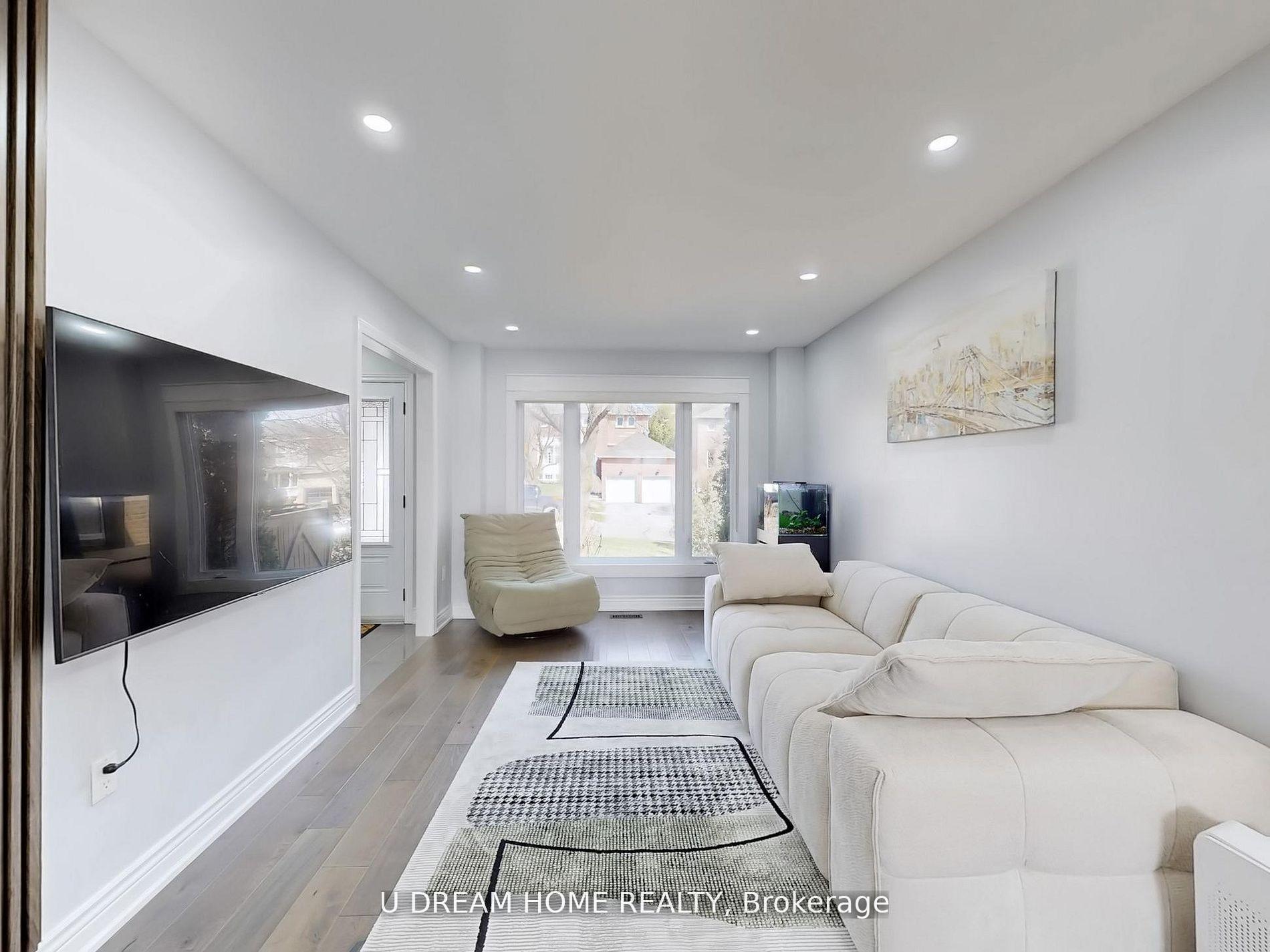 Photo 4 of 84 Autumn Way, Aurora, Aurora Heights — HOMEH