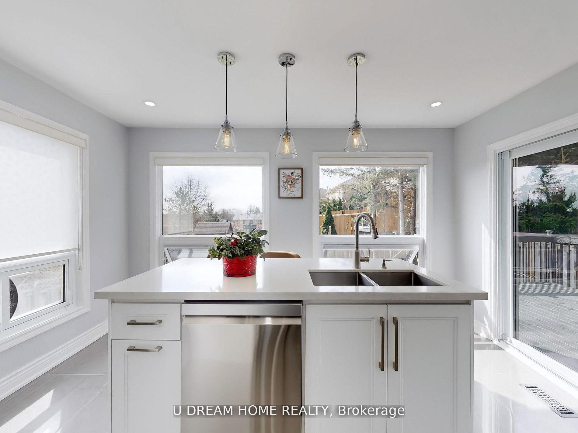 Photo 15 of 84 Autumn Way, Aurora, Aurora Heights — HOMEH