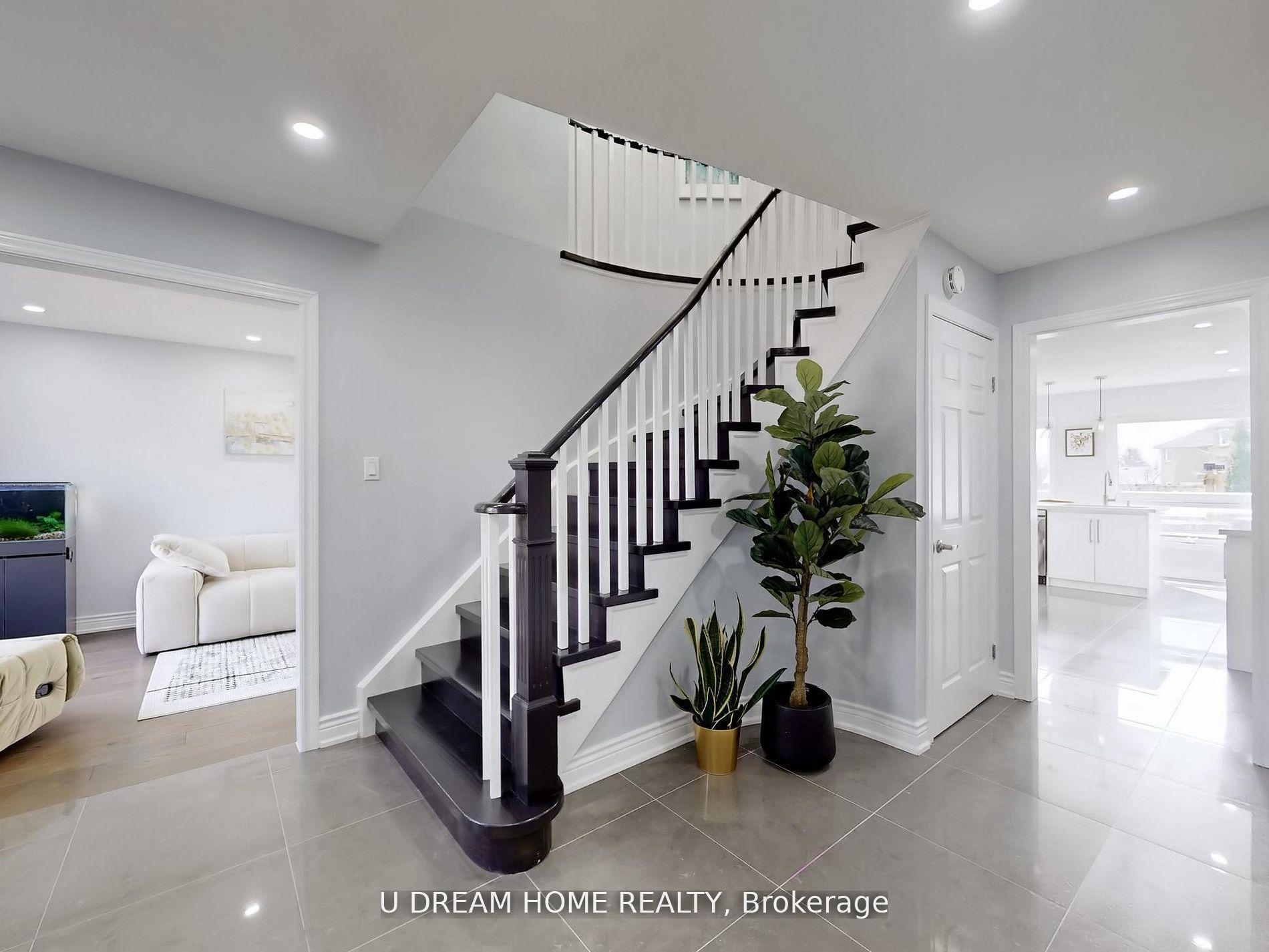 Photo 16 of 84 Autumn Way, Aurora, Aurora Heights — HOMEH