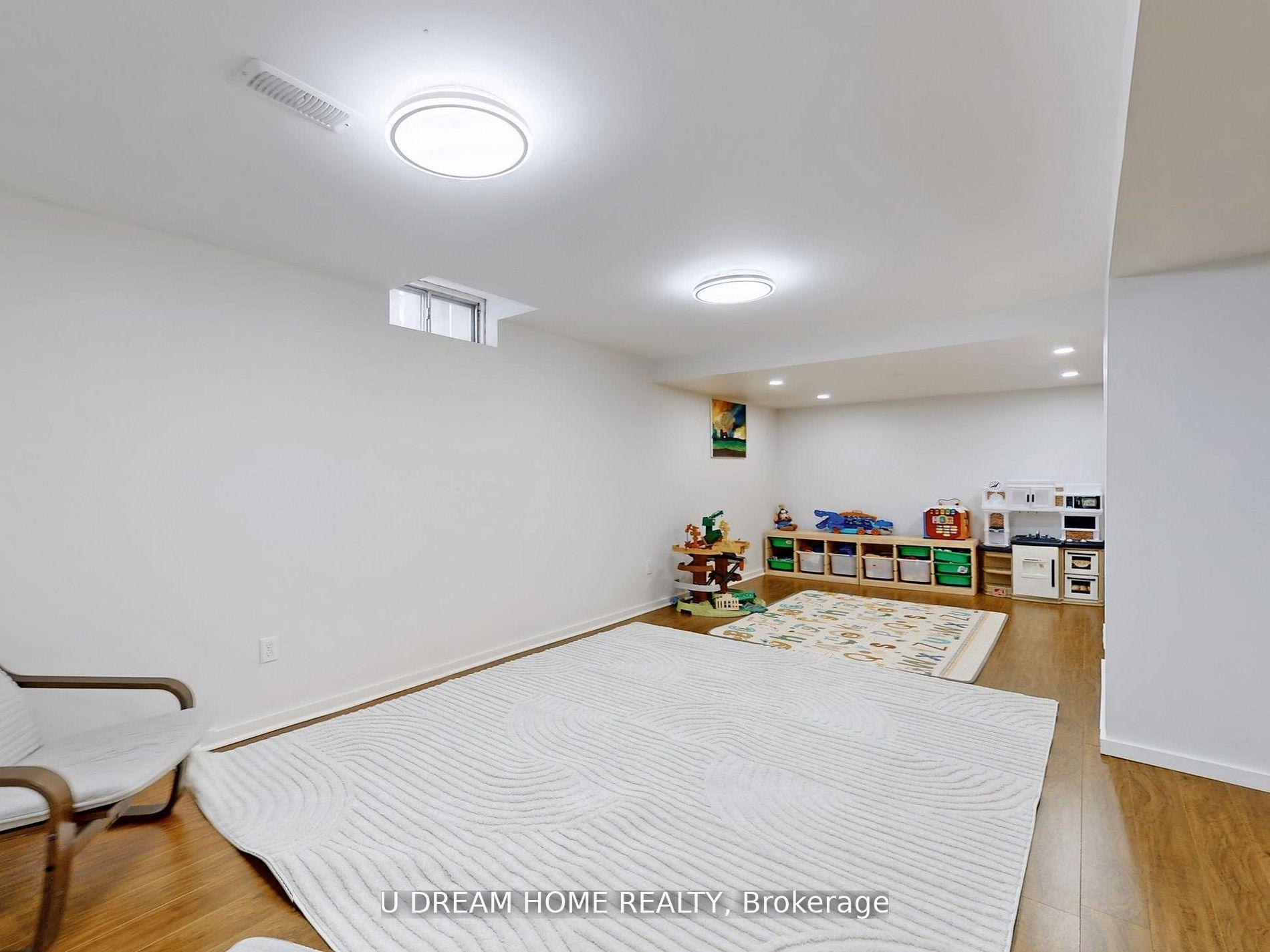 Photo 32 of 84 Autumn Way, Aurora, Aurora Heights — HOMEH