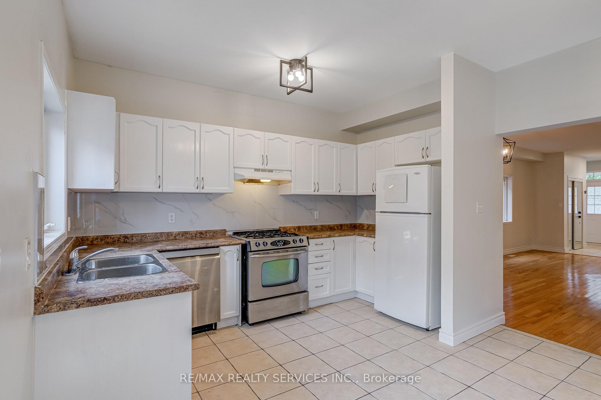 Photo 10 of 20 Portrush Trail, Brampton, Credit Valley — HOMEH
