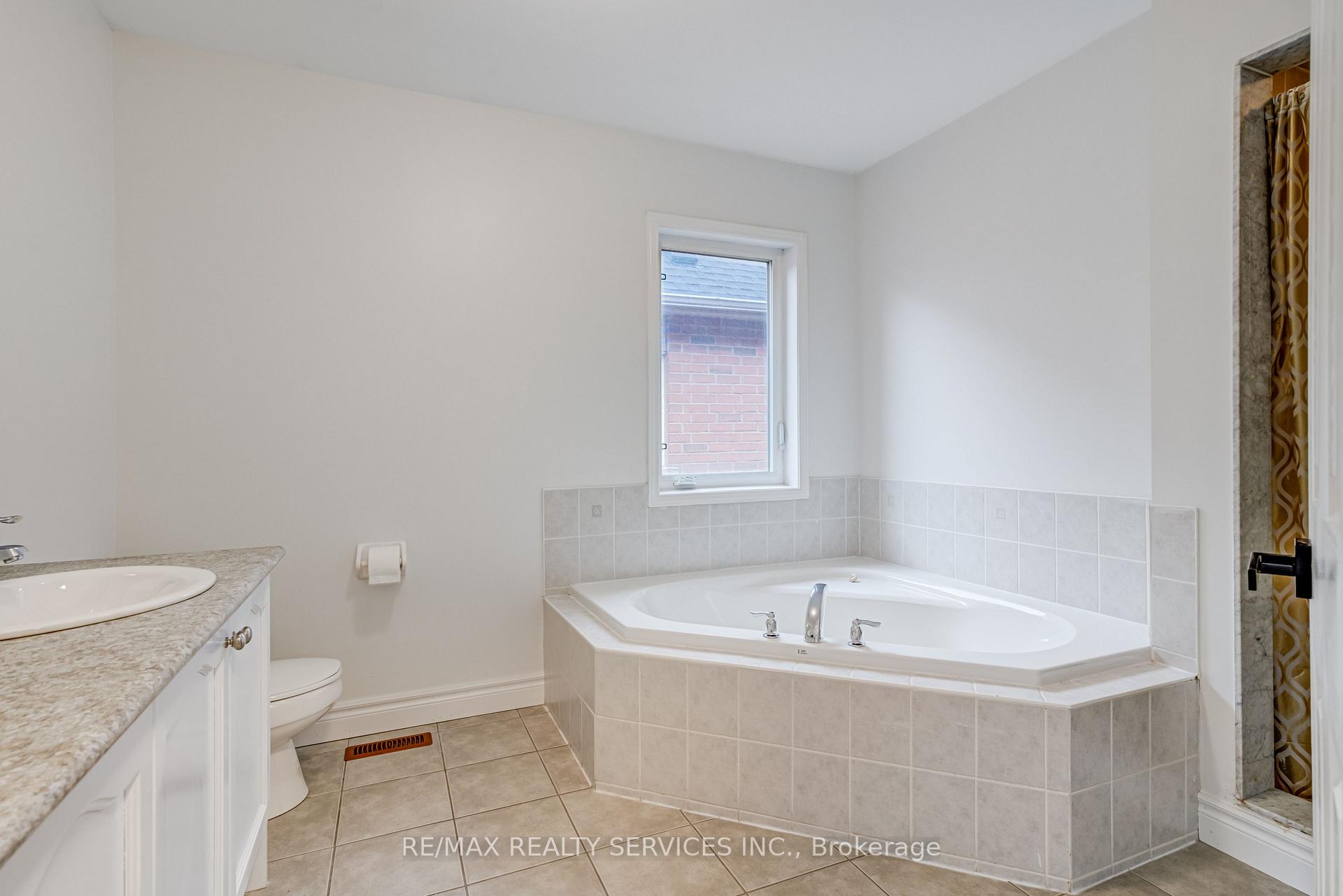 Photo 19 of 20 Portrush Trail, Brampton, Credit Valley — HOMEH