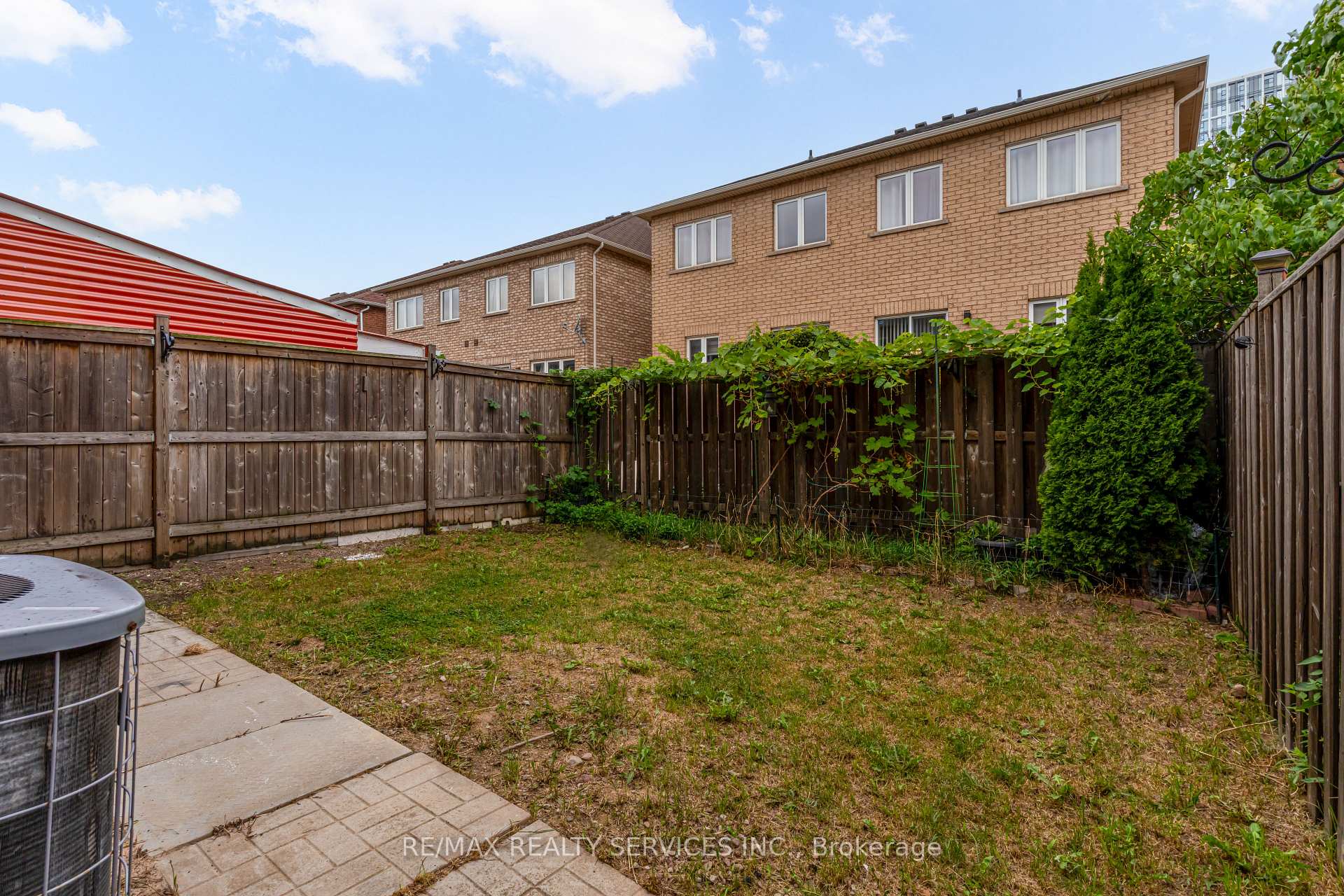 Photo 32 of 20 Portrush Trail, Brampton, Credit Valley — HOMEH
