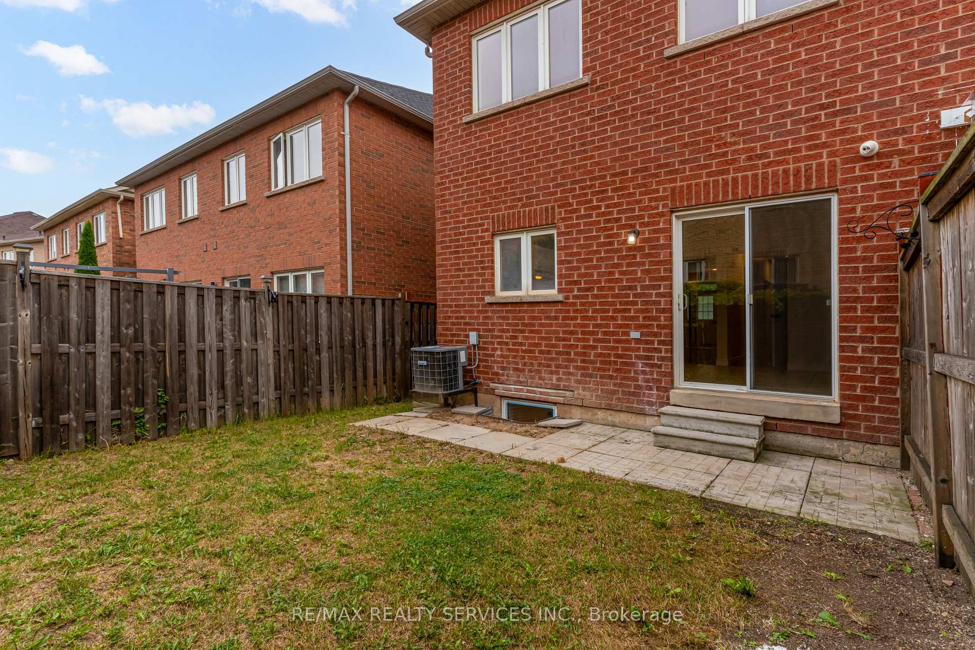 Photo 33 of 20 Portrush Trail, Brampton, Credit Valley — HOMEH