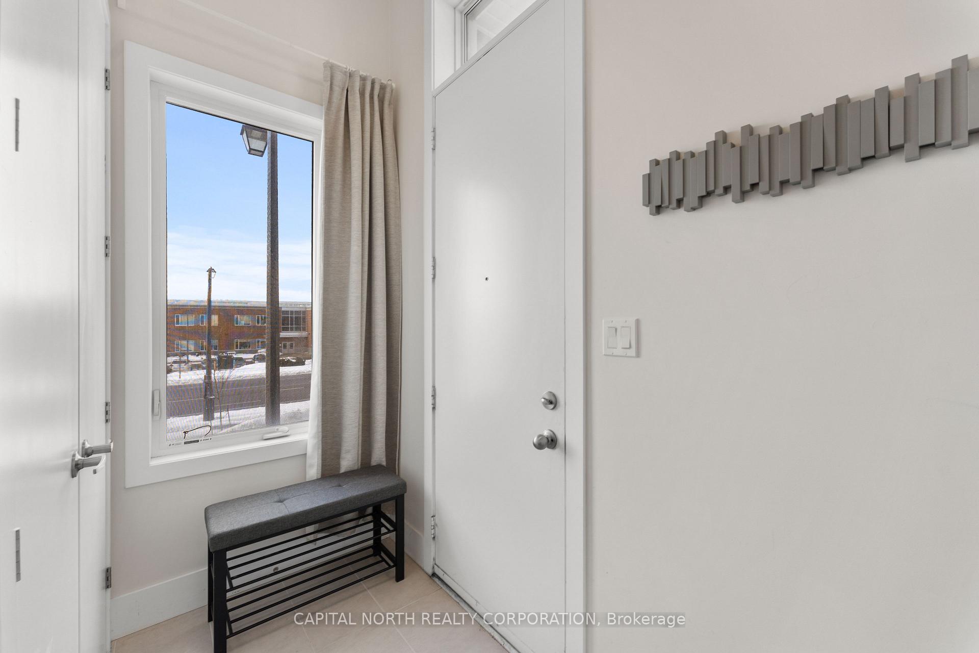 Photo 4 of 163 Sydney Circle, Vaughan, Vellore Village — HOMEH