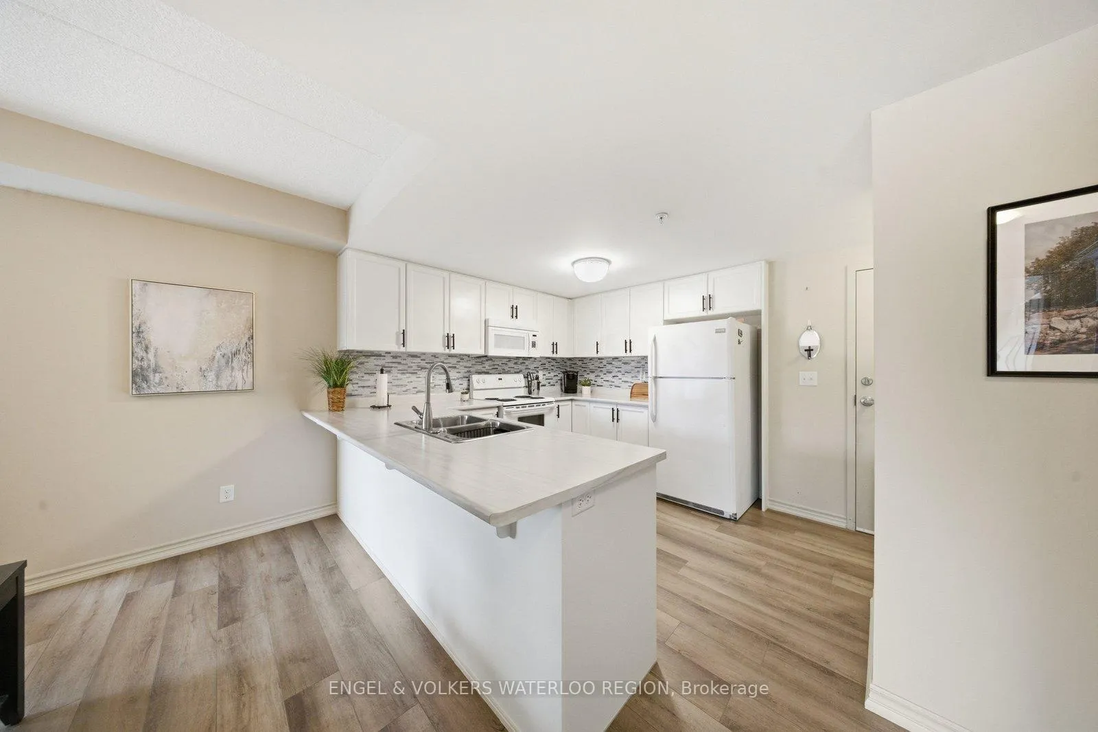 Photo 11 of Unit 109, 505 Margaret Street, Cambridge — HOMEH