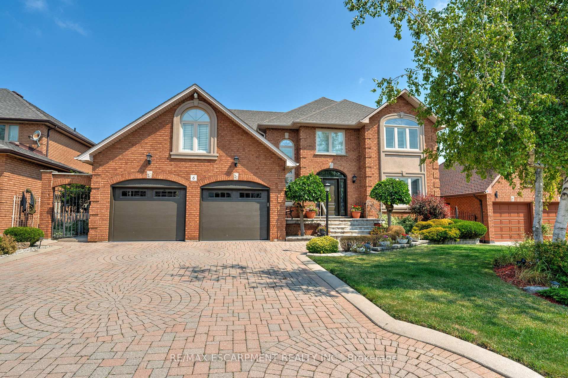 Photo 1 of 6 Embassy Drive, Hamilton, Lisgar — HOMEH