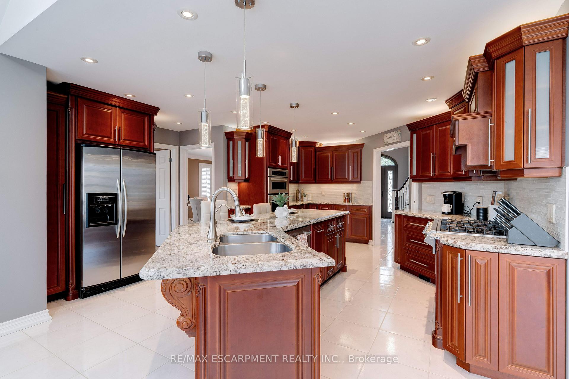 Photo 6 of 6 Embassy Drive, Hamilton, Lisgar — HOMEH