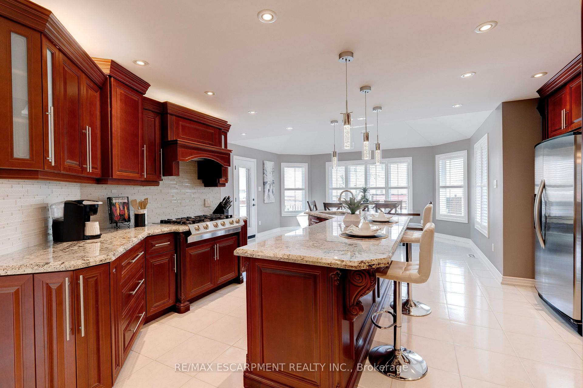 Photo 8 of 6 Embassy Drive, Hamilton, Lisgar — HOMEH