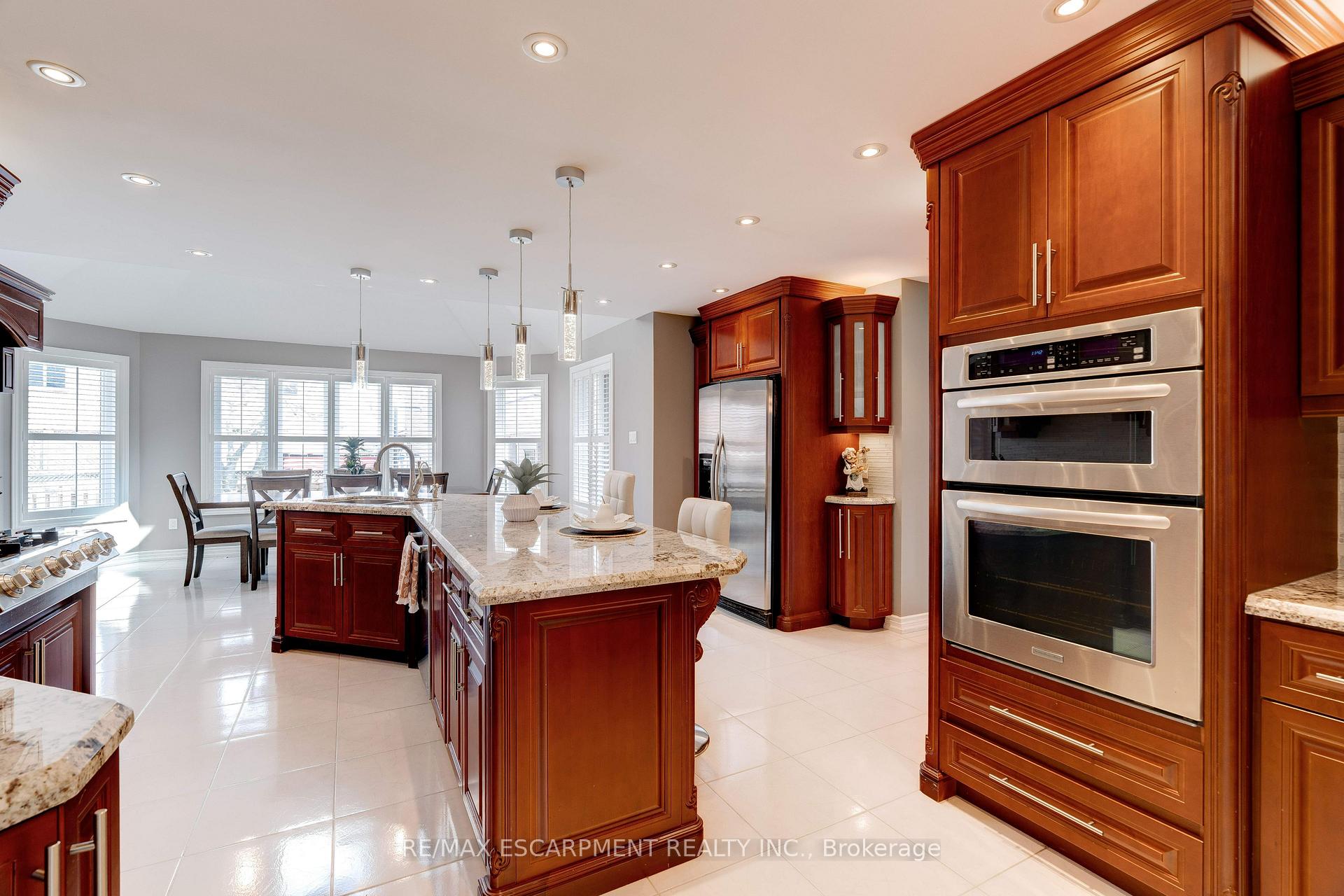 Photo 9 of 6 Embassy Drive, Hamilton, Lisgar — HOMEH