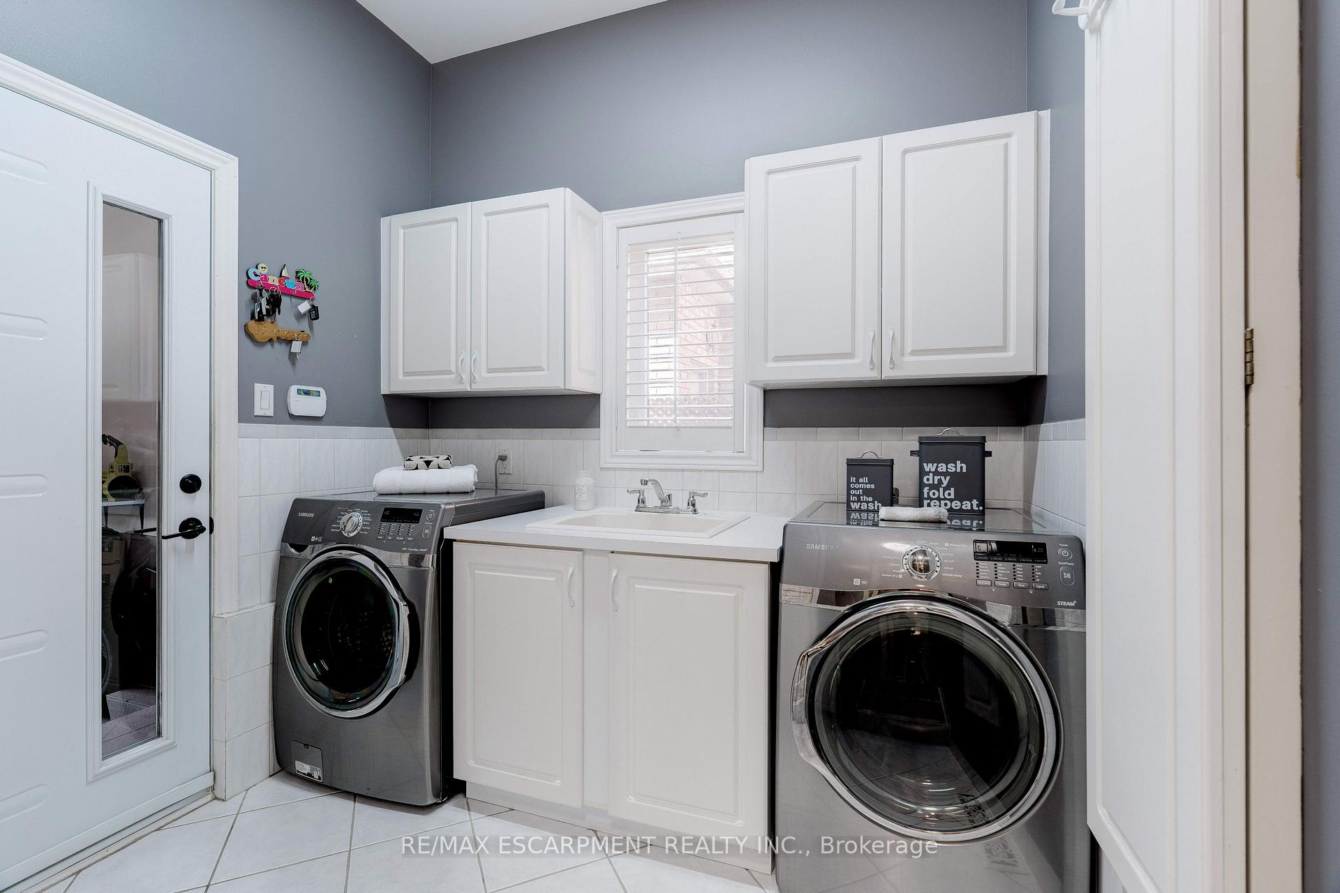 Photo 10 of 6 Embassy Drive, Hamilton, Lisgar — HOMEH