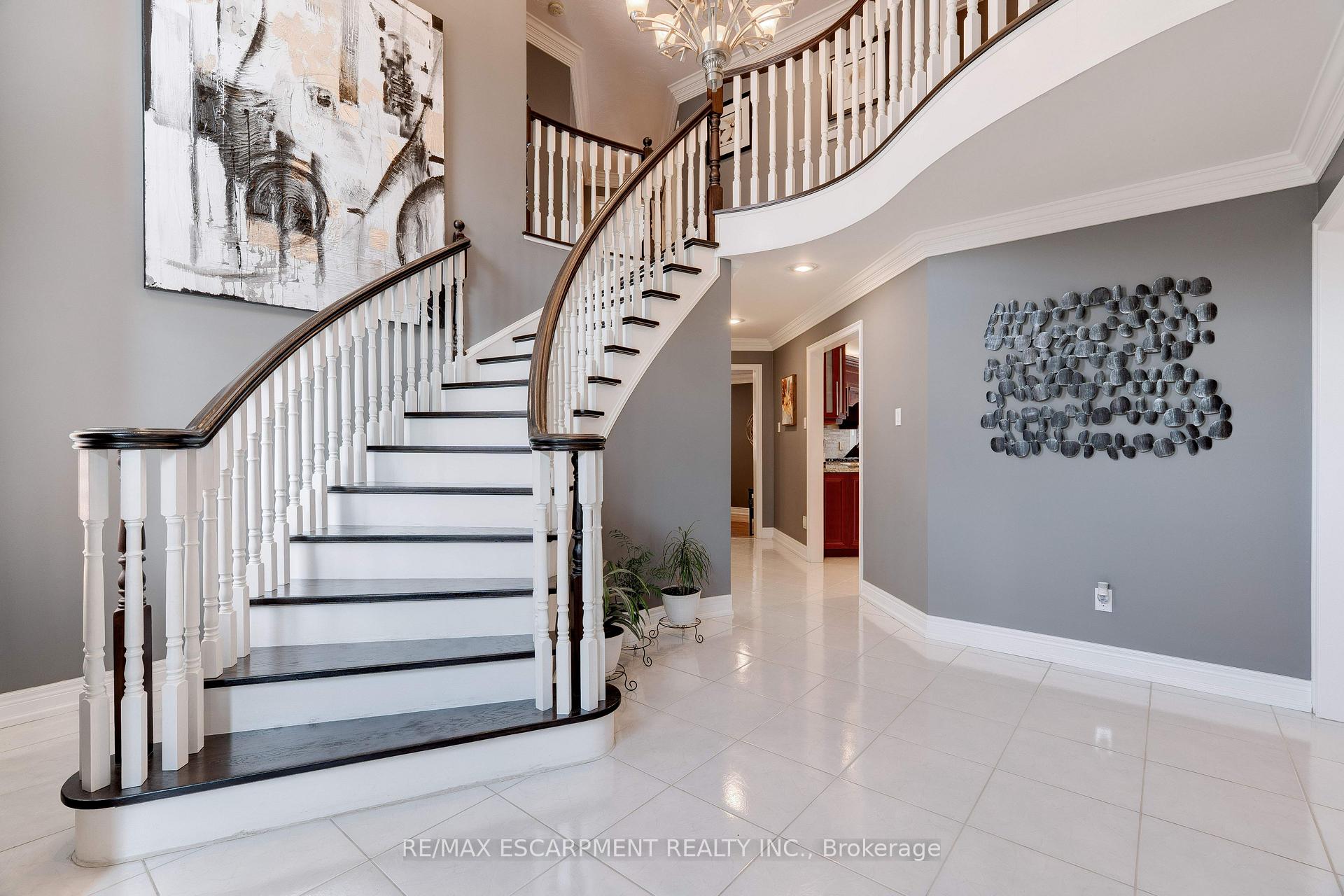 Photo 12 of 6 Embassy Drive, Hamilton, Lisgar — HOMEH