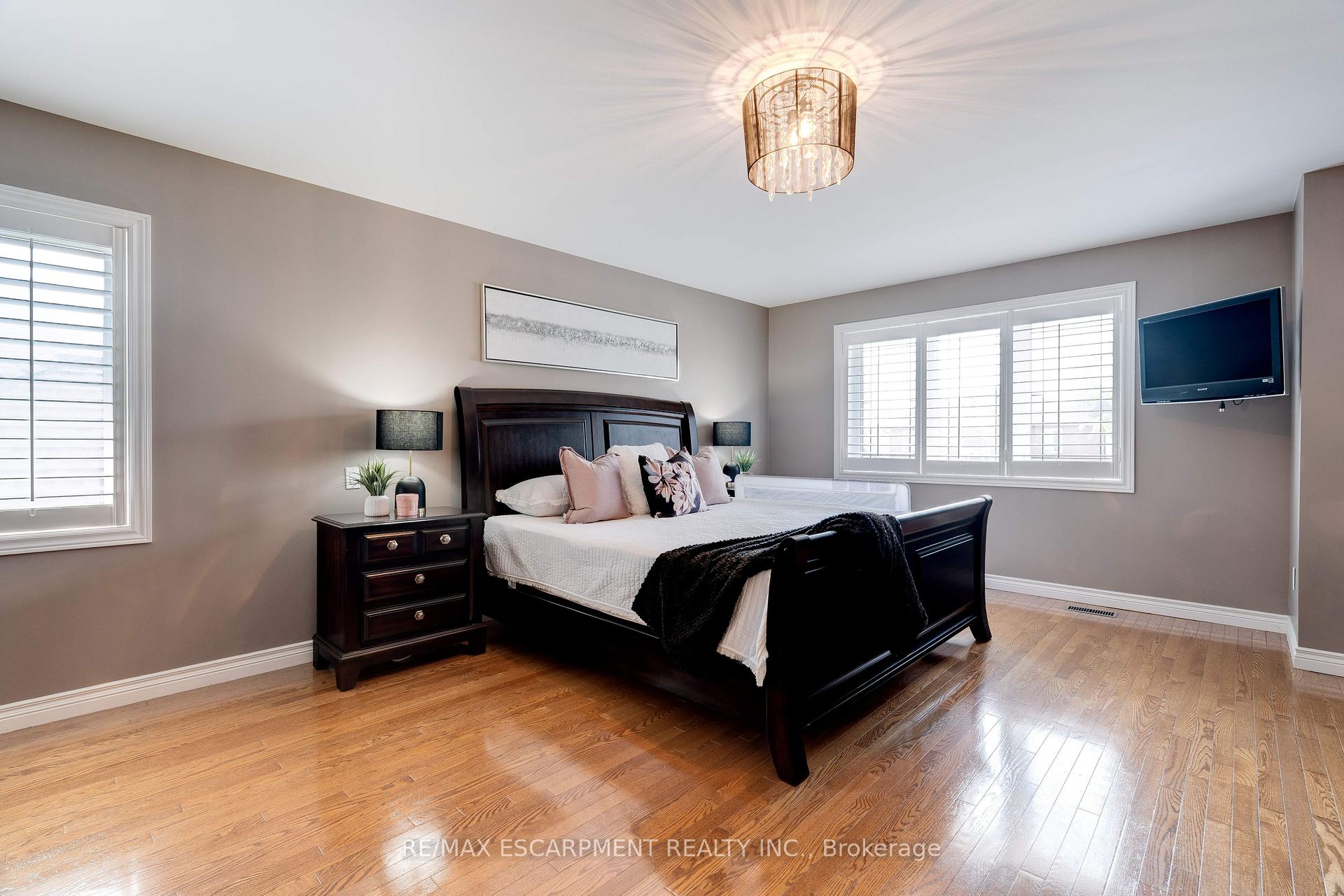 Photo 13 of 6 Embassy Drive, Hamilton, Lisgar — HOMEH