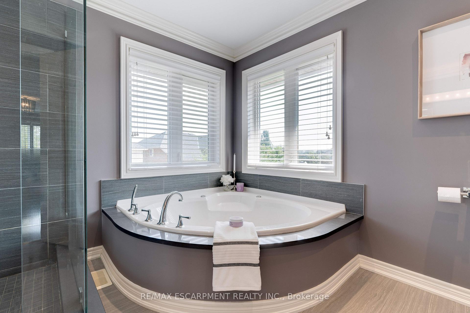 Photo 16 of 6 Embassy Drive, Hamilton, Lisgar — HOMEH