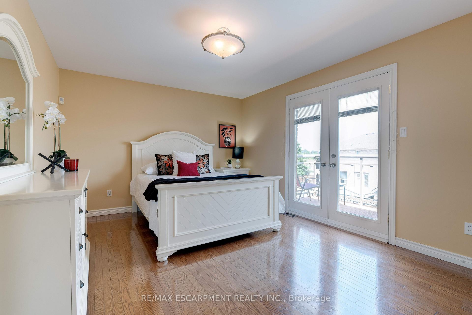 Photo 17 of 6 Embassy Drive, Hamilton, Lisgar — HOMEH
