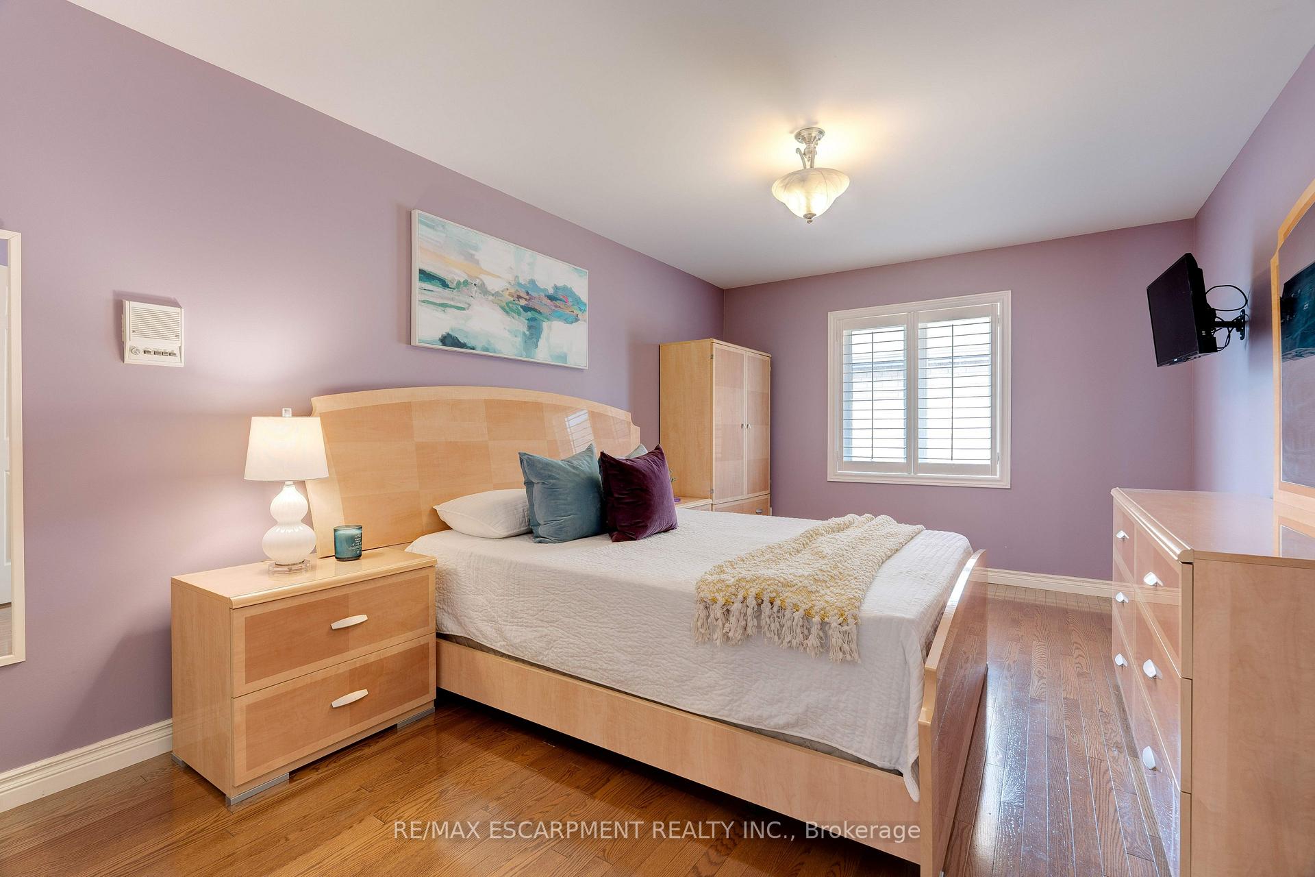 Photo 21 of 6 Embassy Drive, Hamilton, Lisgar — HOMEH